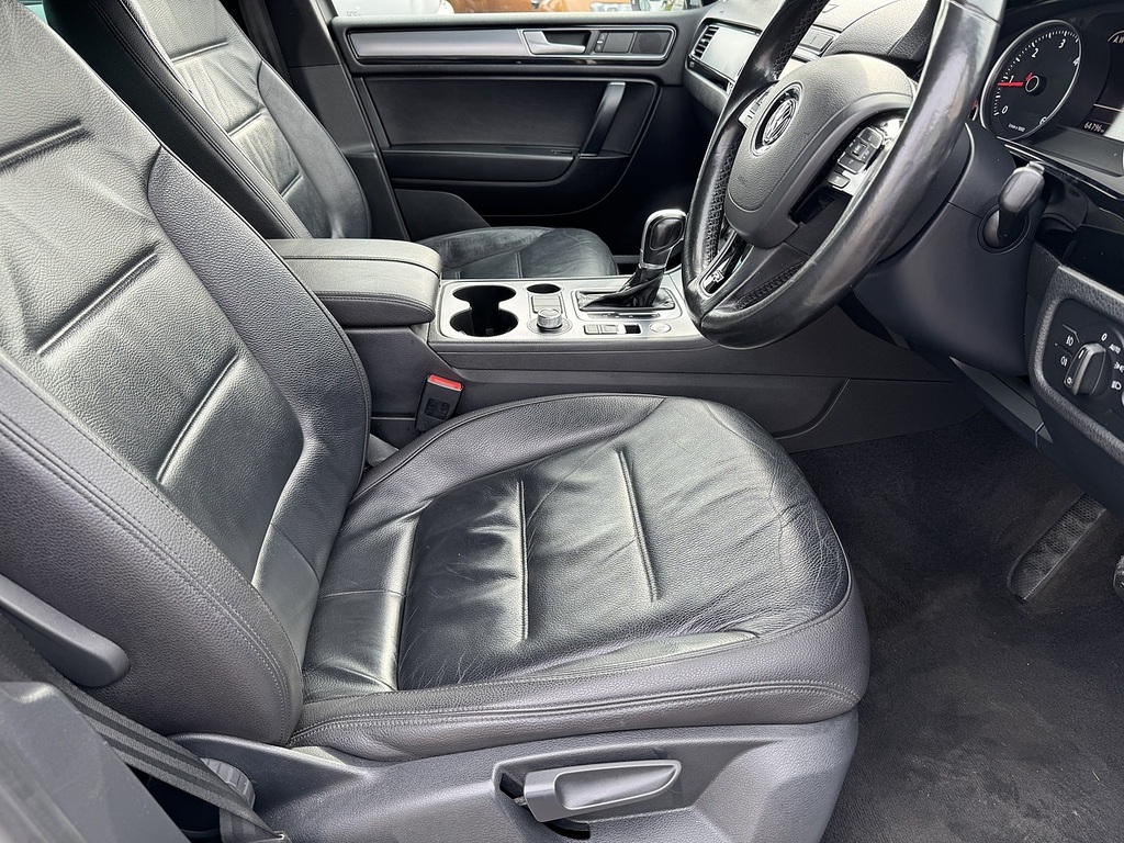 Volkswagen Touareg  Black #25