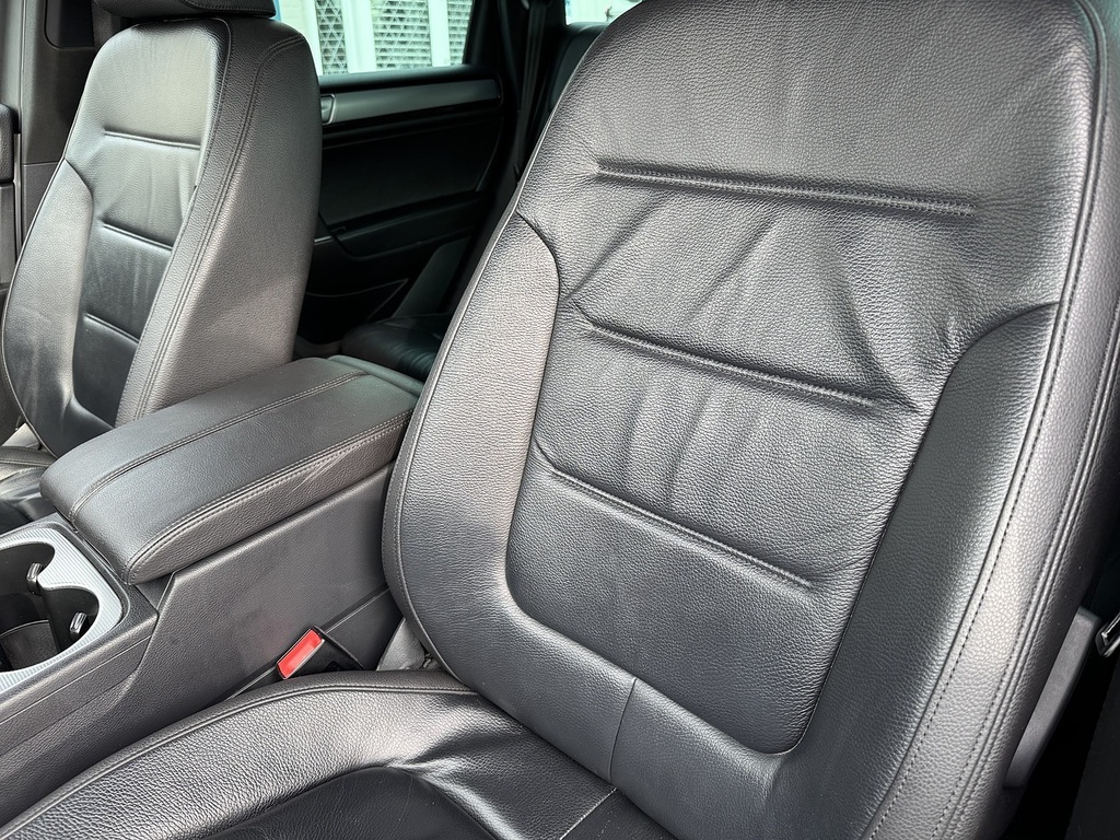Volkswagen Touareg  Black #35