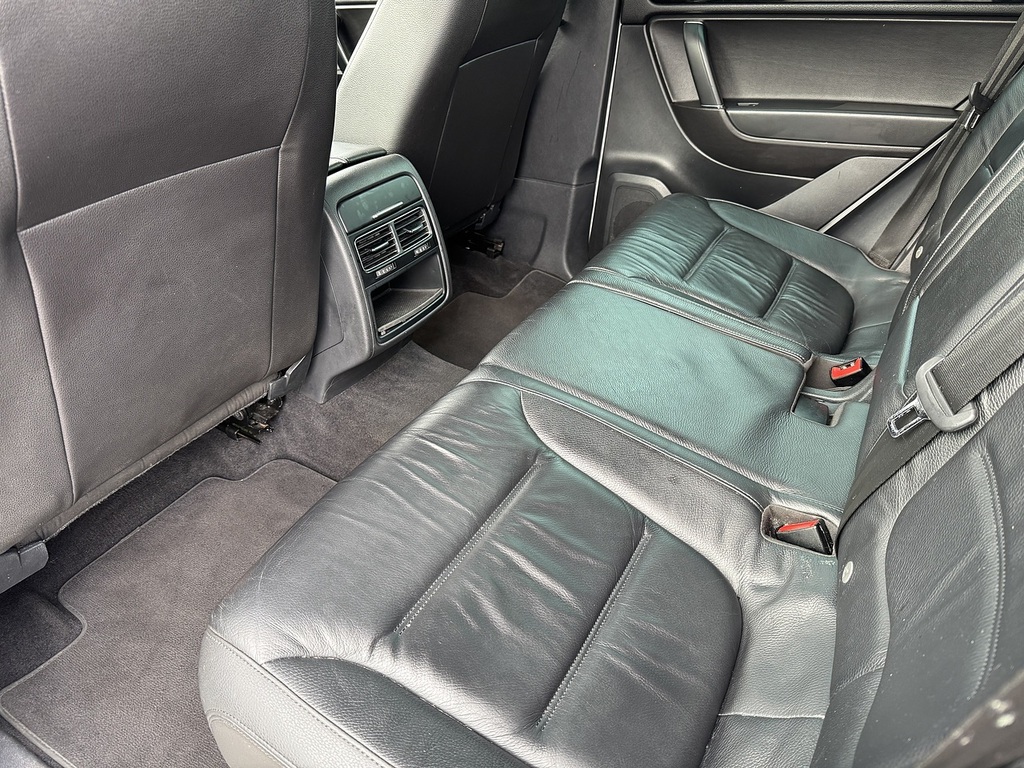 Volkswagen Touareg  Black #37