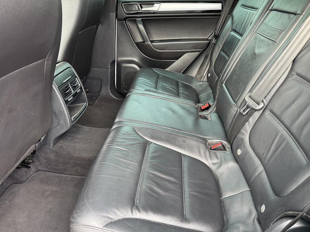 Volkswagen Touareg  Black #32