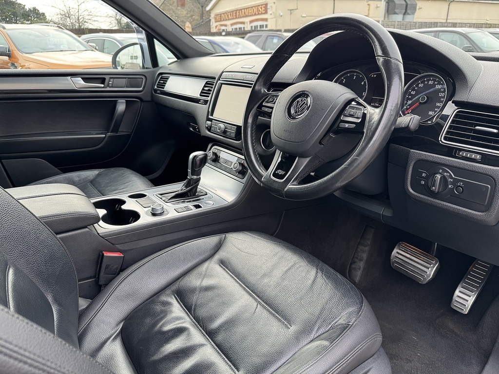Volkswagen Touareg  Black #19