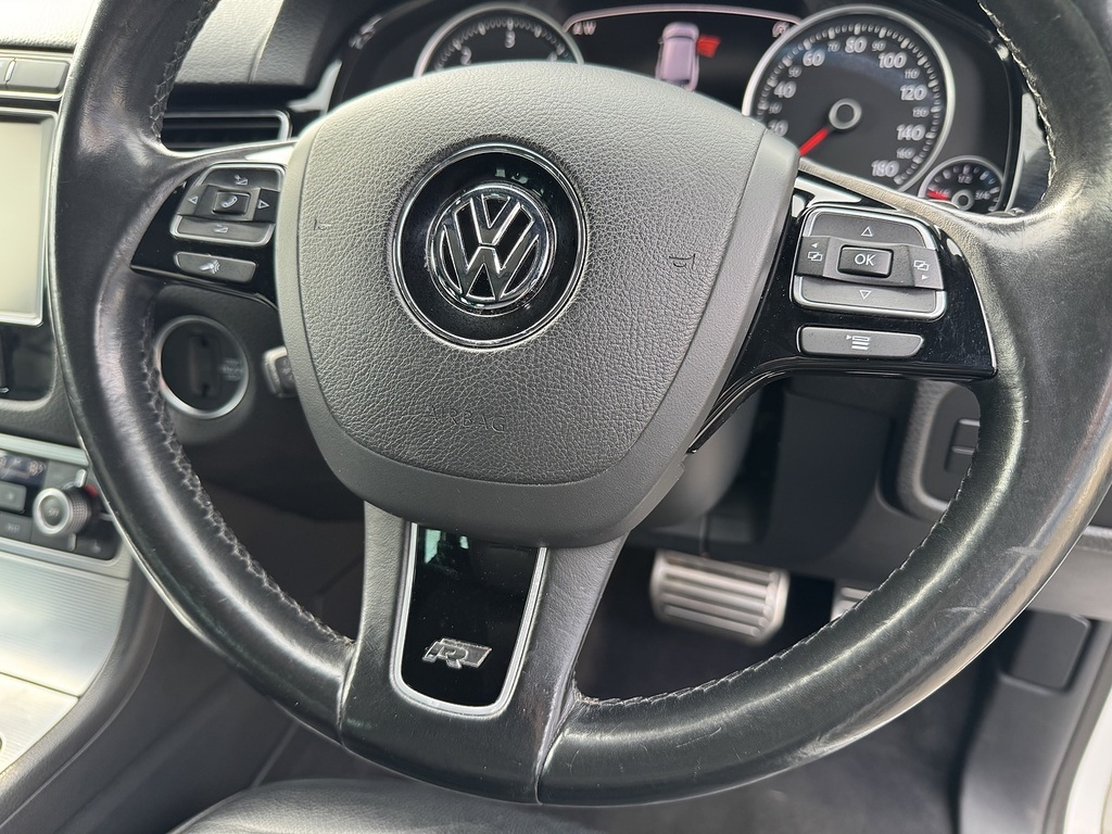 Volkswagen Touareg  Black #21