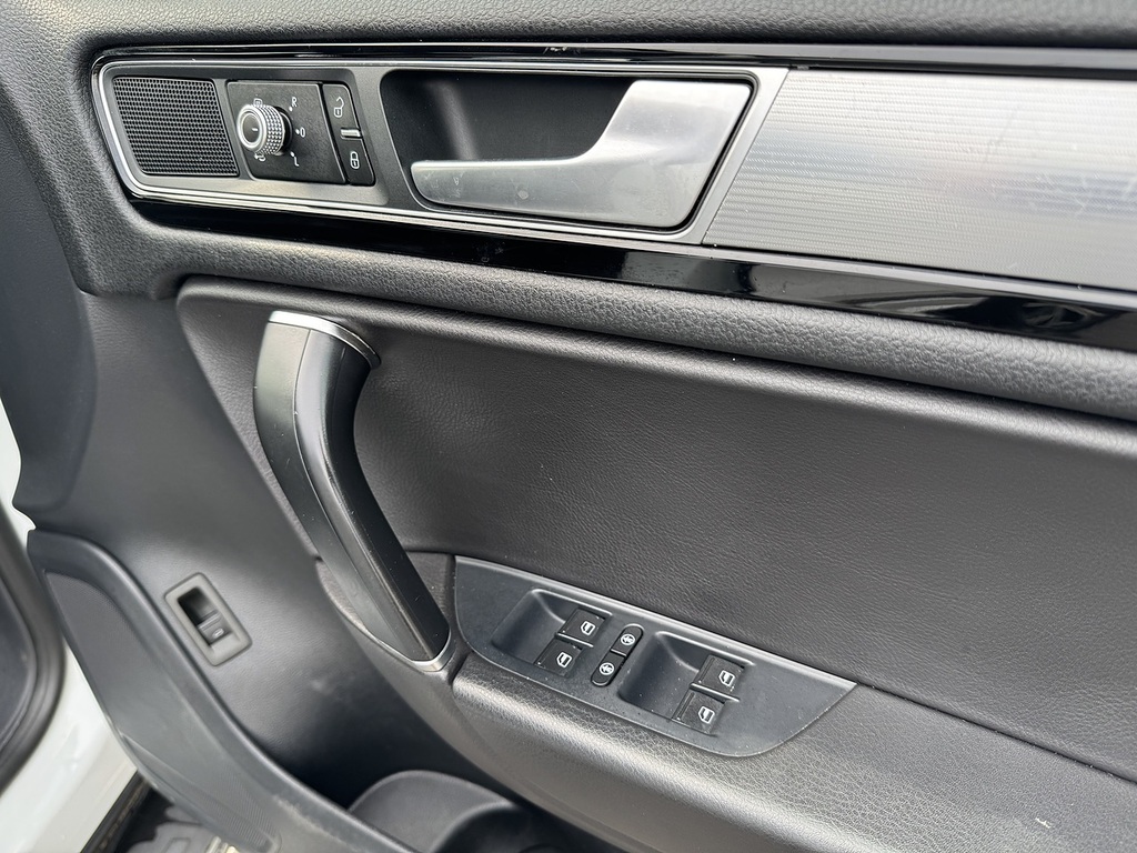 Volkswagen Touareg  Black #49