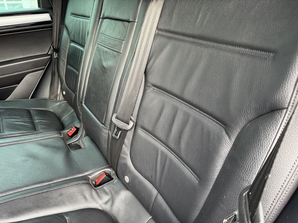 Volkswagen Touareg  Black #38