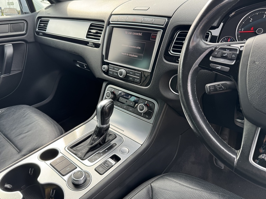 Volkswagen Touareg  Black #22