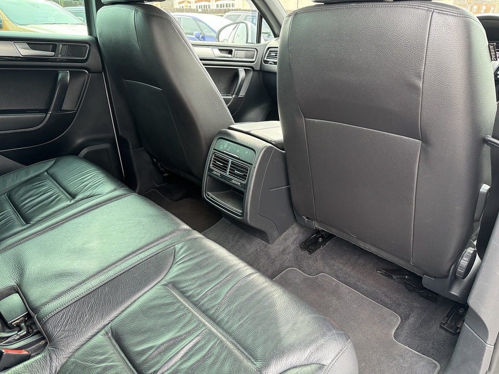 Volkswagen Touareg  Black #27