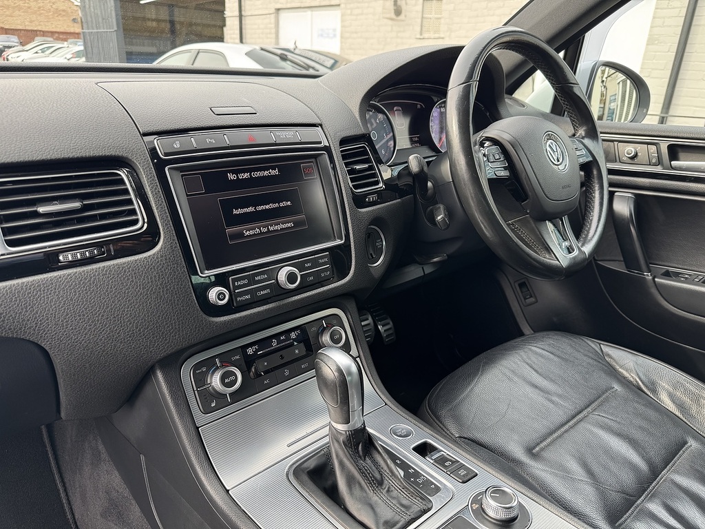Volkswagen Touareg  Black #33