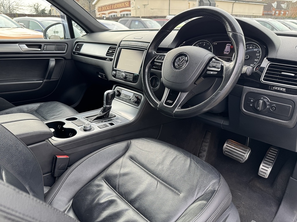 Volkswagen Touareg  Black #18