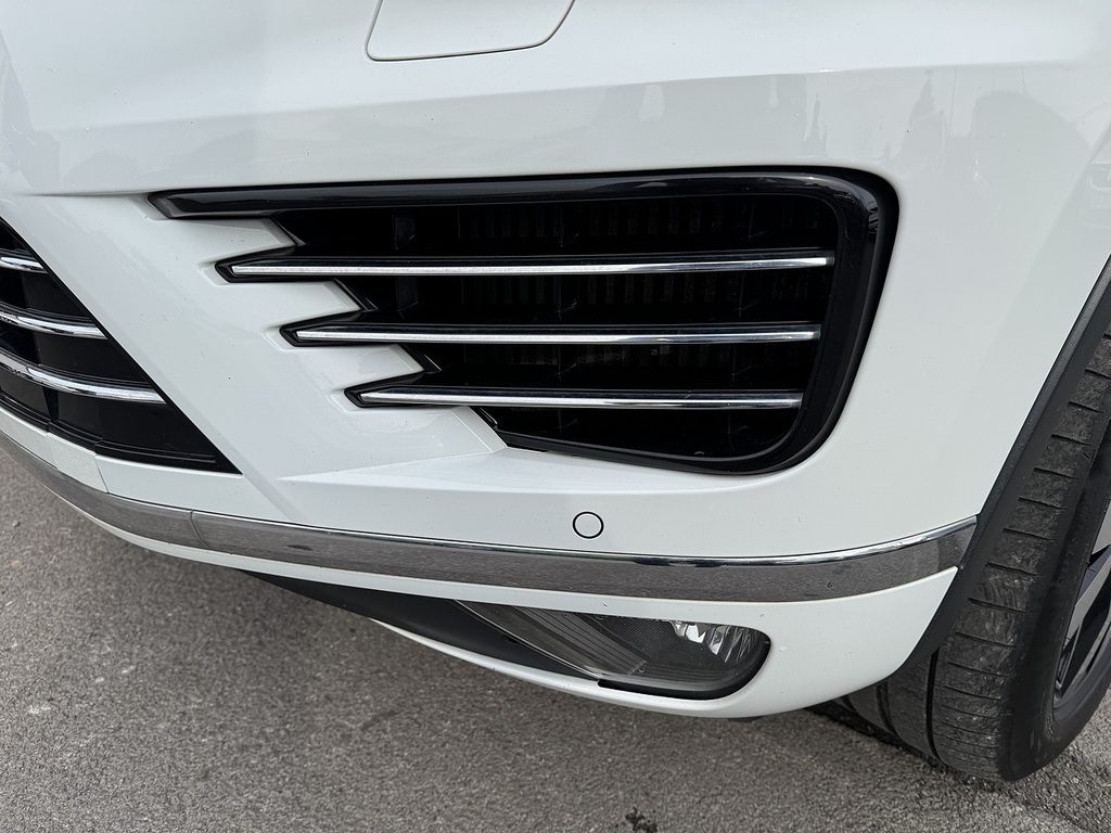 Volkswagen Touareg  Black #11