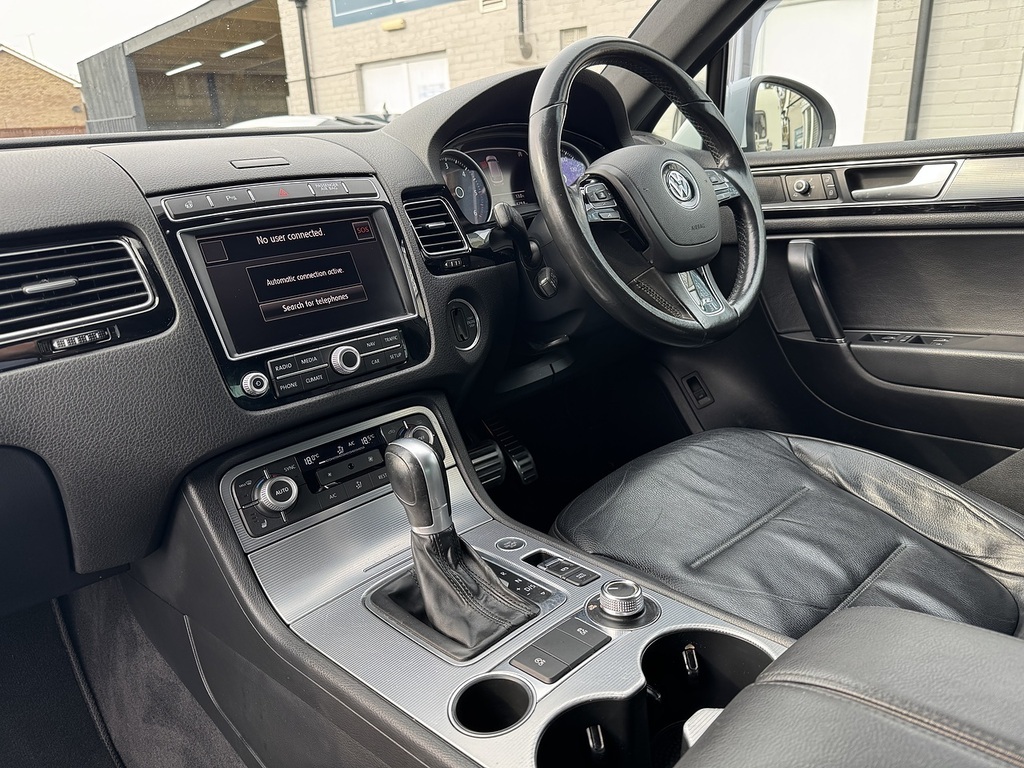 Volkswagen Touareg  Black #30