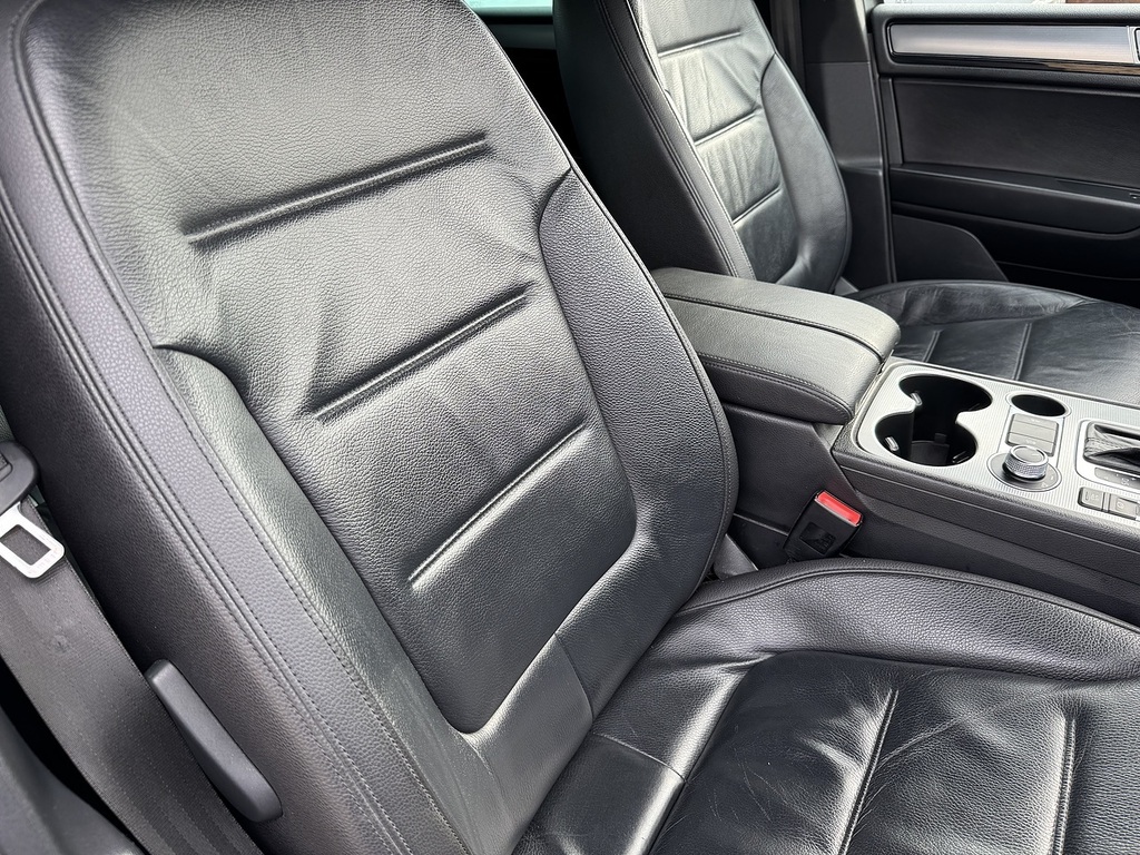 Volkswagen Touareg  Black #24