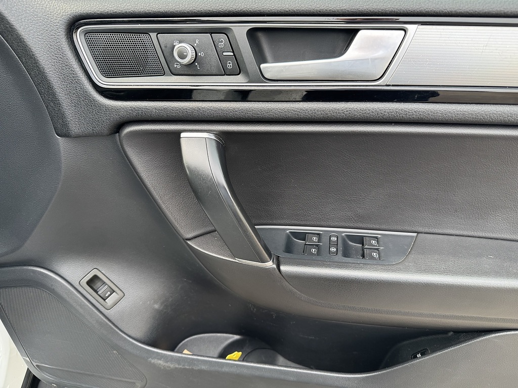 Volkswagen Touareg  Black #51