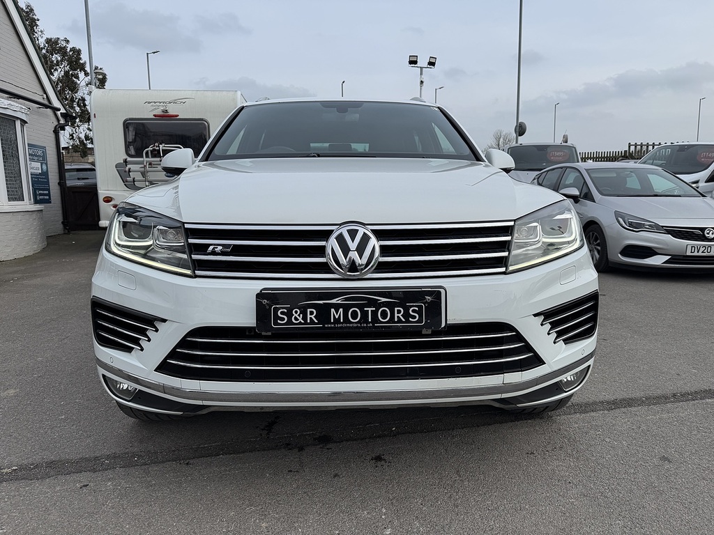 Volkswagen Touareg  Black #8
