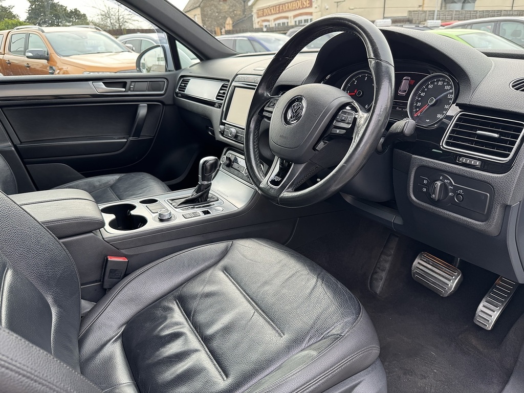 Volkswagen Touareg  Black #20
