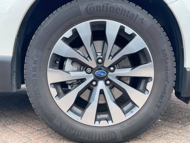 Subaru Outback 2.0D Se Premium White #5