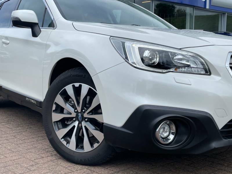 Subaru Outback 2.0D Se Premium White #2