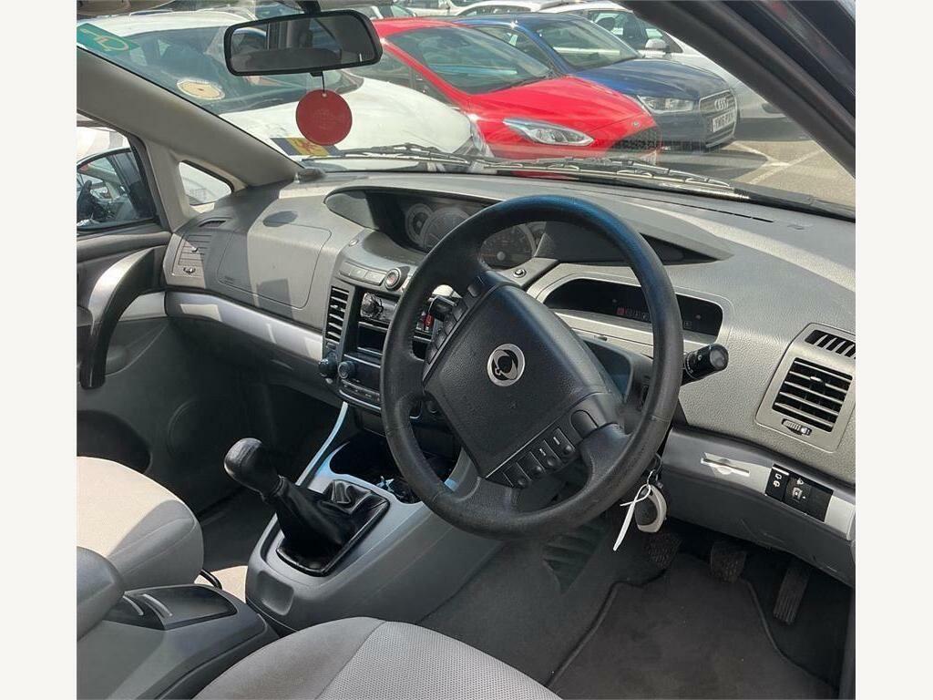 SsangYong Rodius Es Black #9