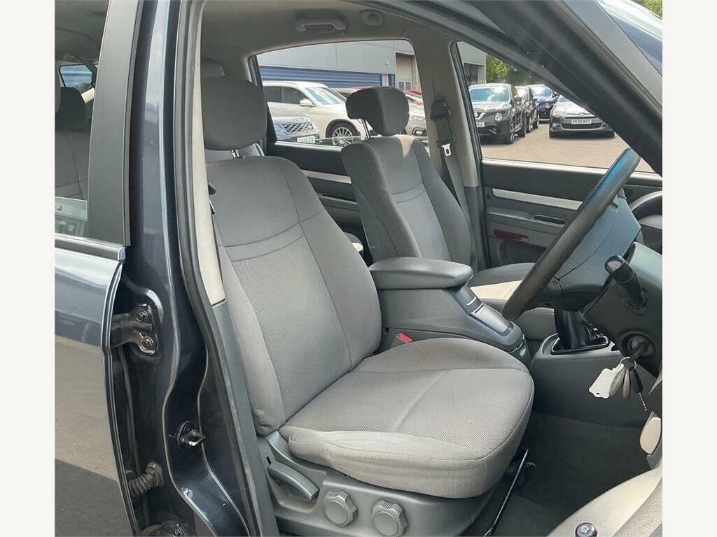 SsangYong Rodius Es Black #10