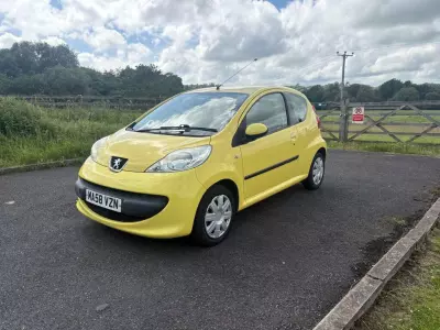 Peugeot 107 107 Urban Red #3