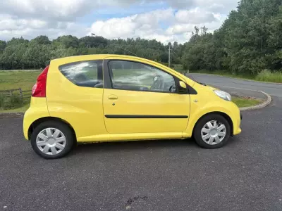 Peugeot 107 107 Urban Red #8