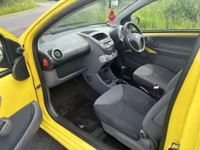 Peugeot 107 107 Urban Red #19