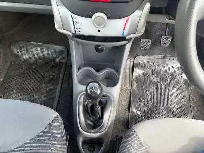 Peugeot 107 107 Urban Red #15