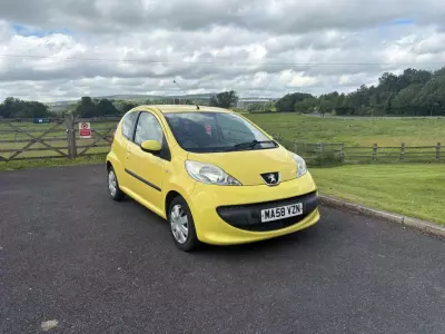 Peugeot 107 107 Urban Red #1