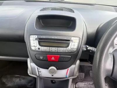 Peugeot 107 107 Urban Red #14