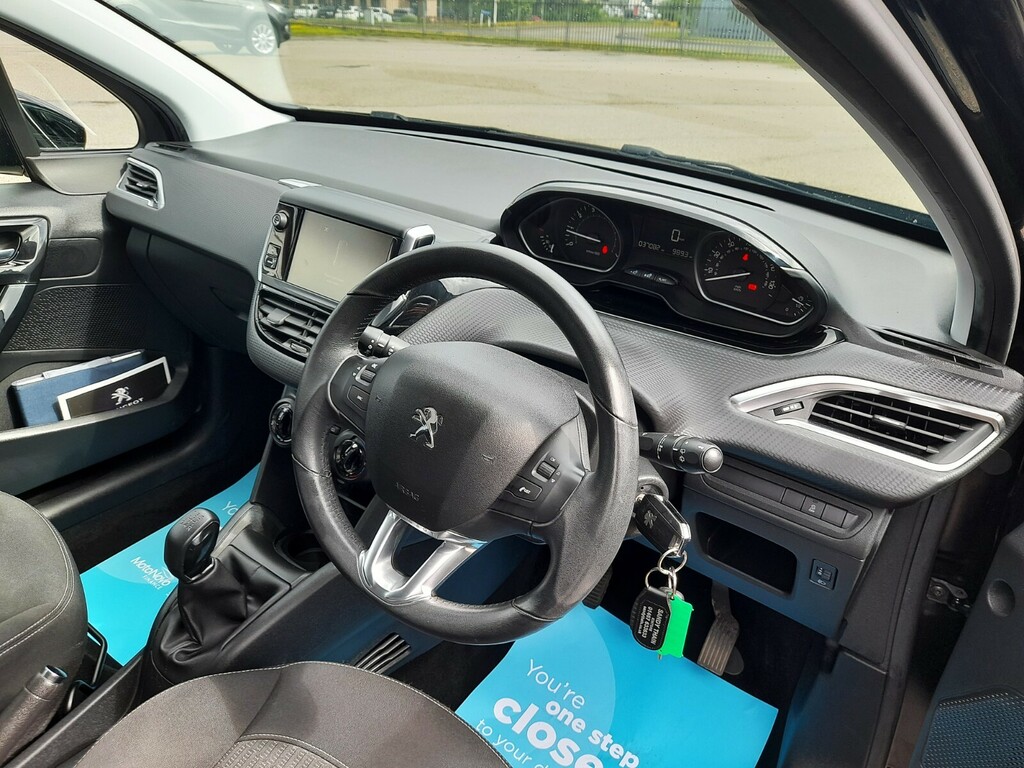 Peugeot 208 Black #13