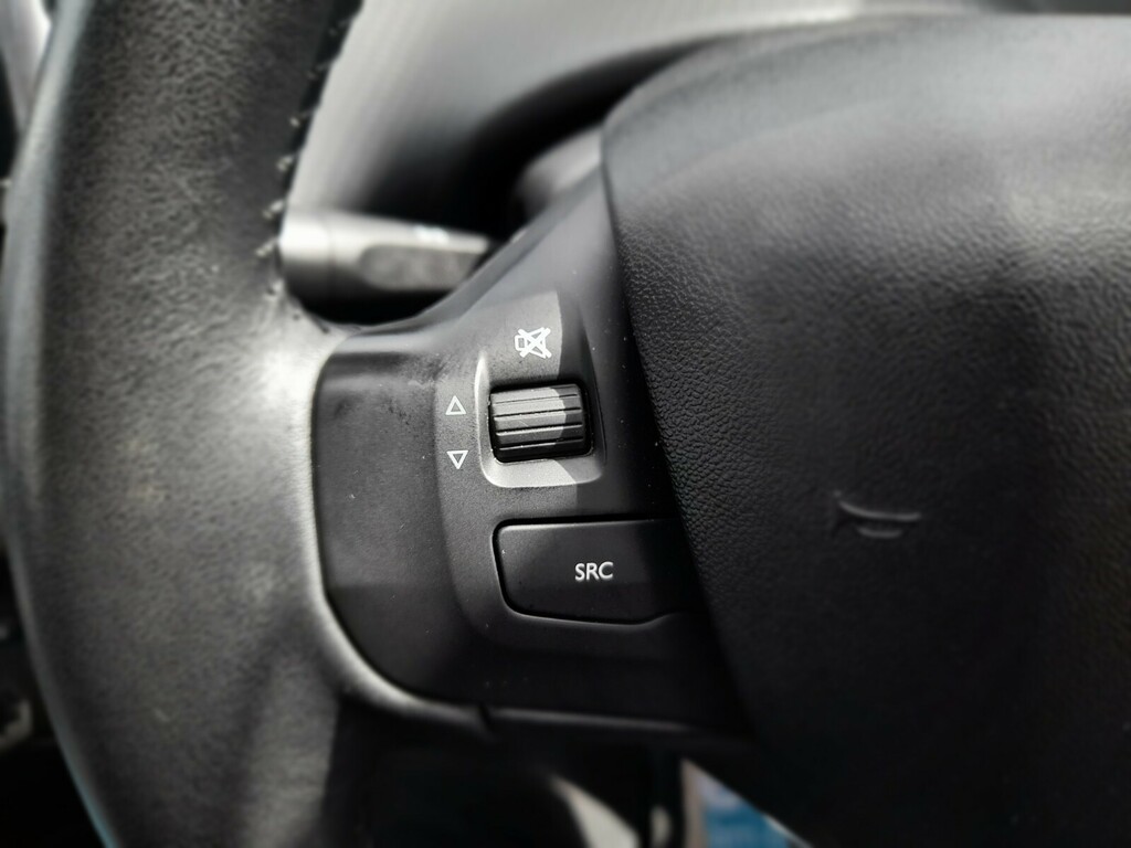 Peugeot 208 Black #16