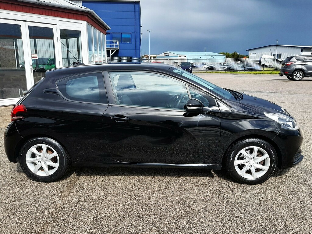 Peugeot 208 Black #8
