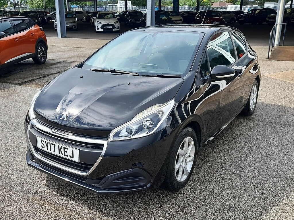 Peugeot 208 Black #1