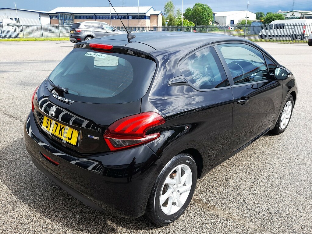 Peugeot 208 Black #7