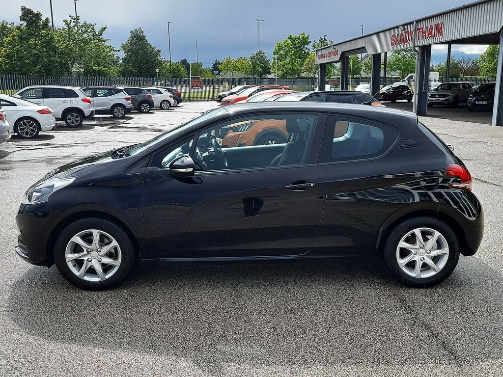 Peugeot 208 Black #4