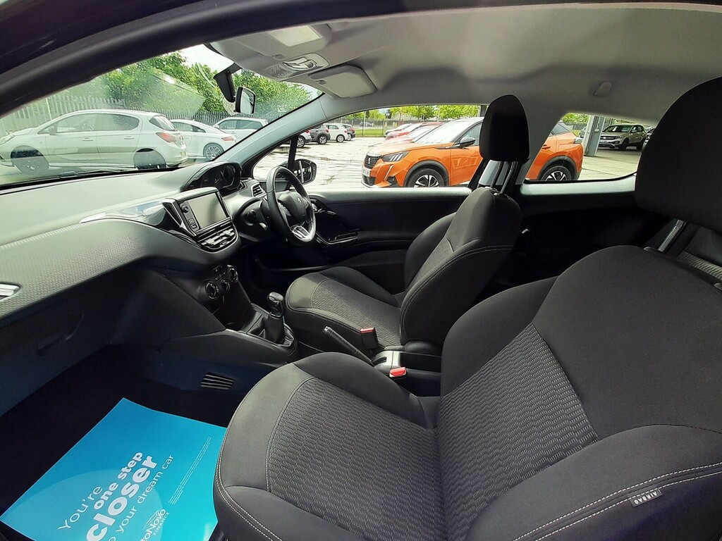 Peugeot 208 Black #11