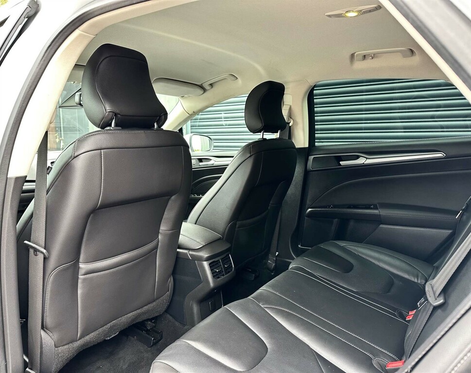 Ford Mondeo Hatchback Blue #44