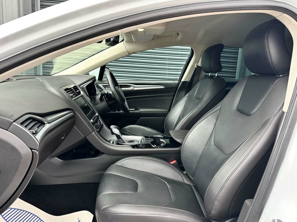 Ford Mondeo Hatchback Blue #36