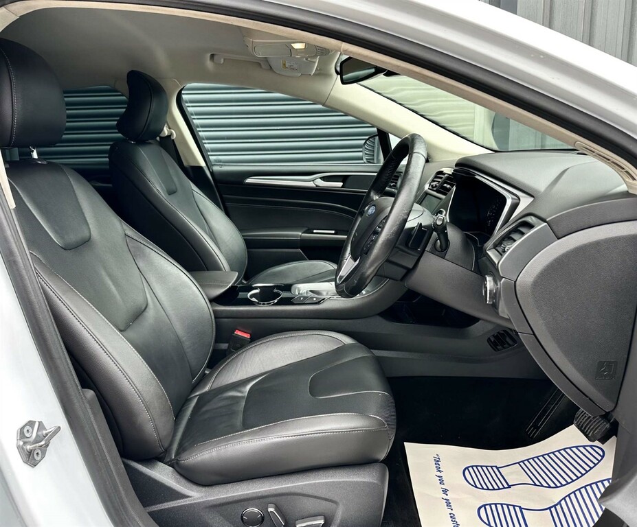 Ford Mondeo Hatchback Blue #22