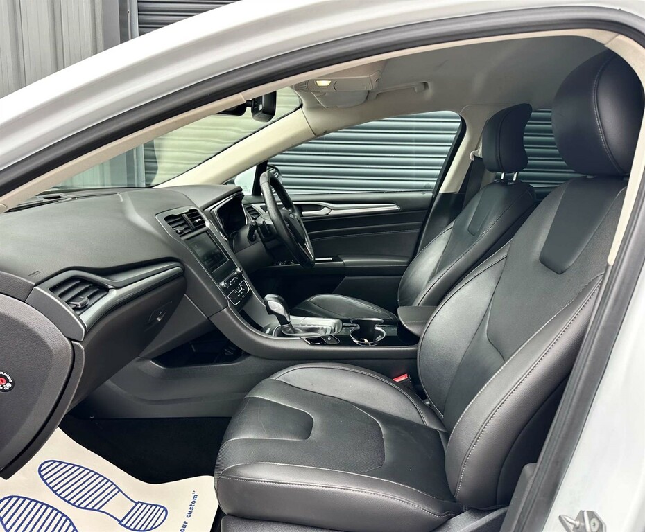 Ford Mondeo Hatchback Blue #38