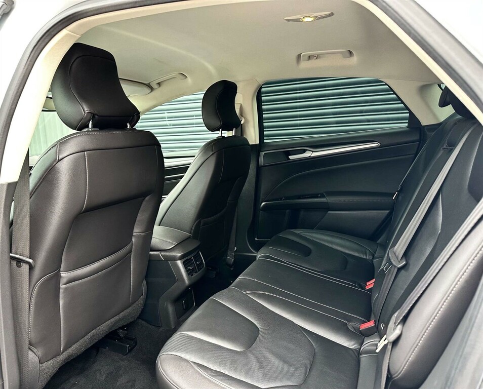 Ford Mondeo Hatchback Blue #47