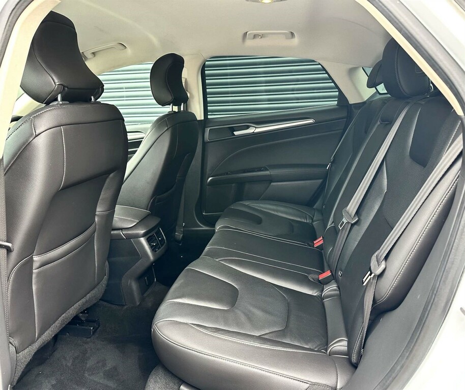 Ford Mondeo Hatchback Blue #43
