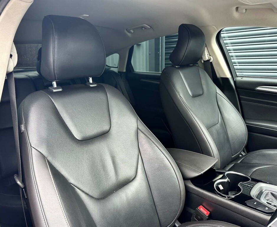 Ford Mondeo Hatchback Blue #27