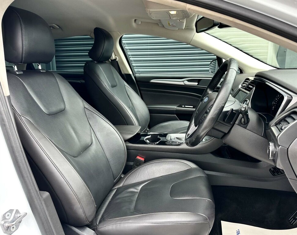 Ford Mondeo Hatchback Blue #21