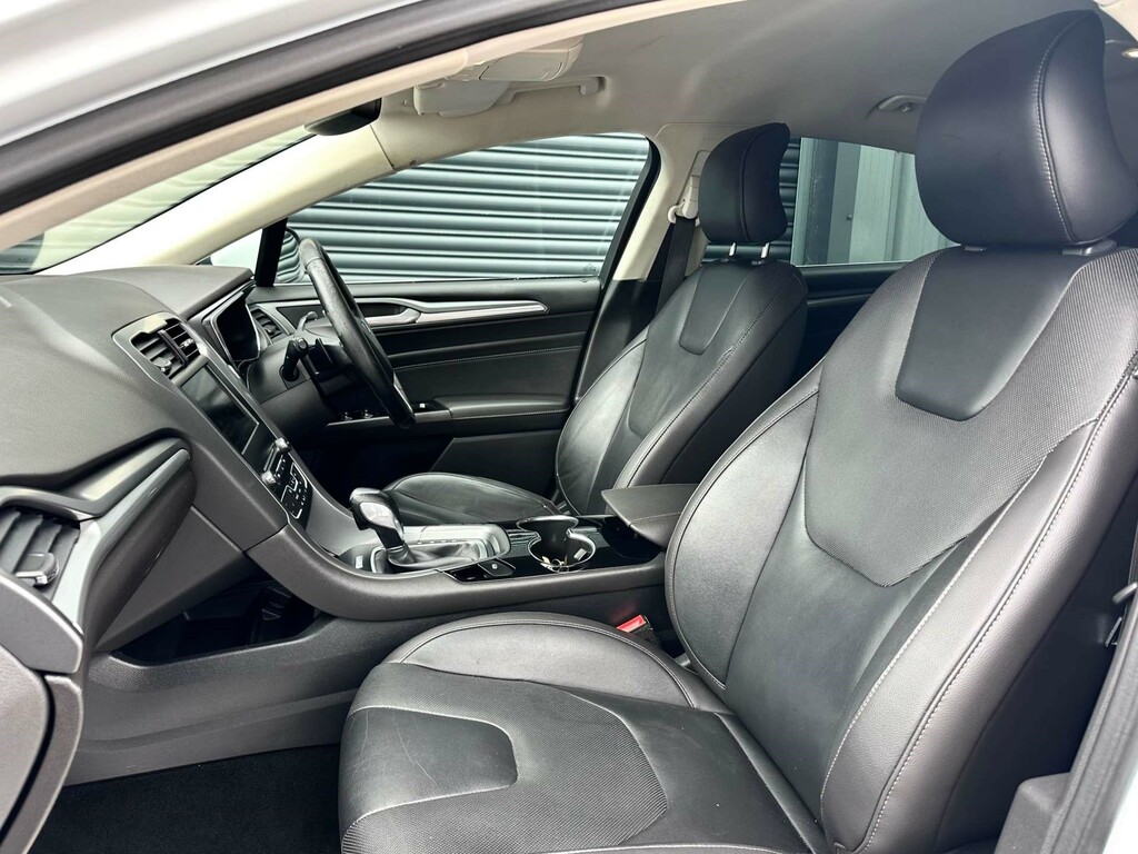 Ford Mondeo Hatchback Blue #39