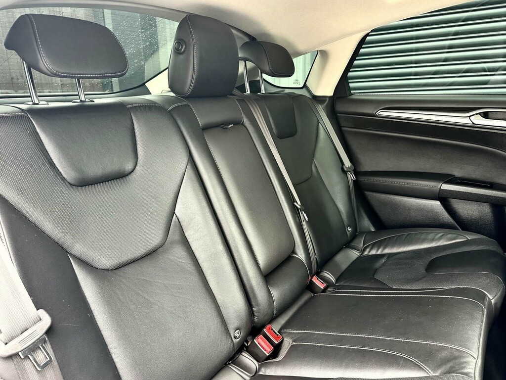 Ford Mondeo Hatchback Blue #35