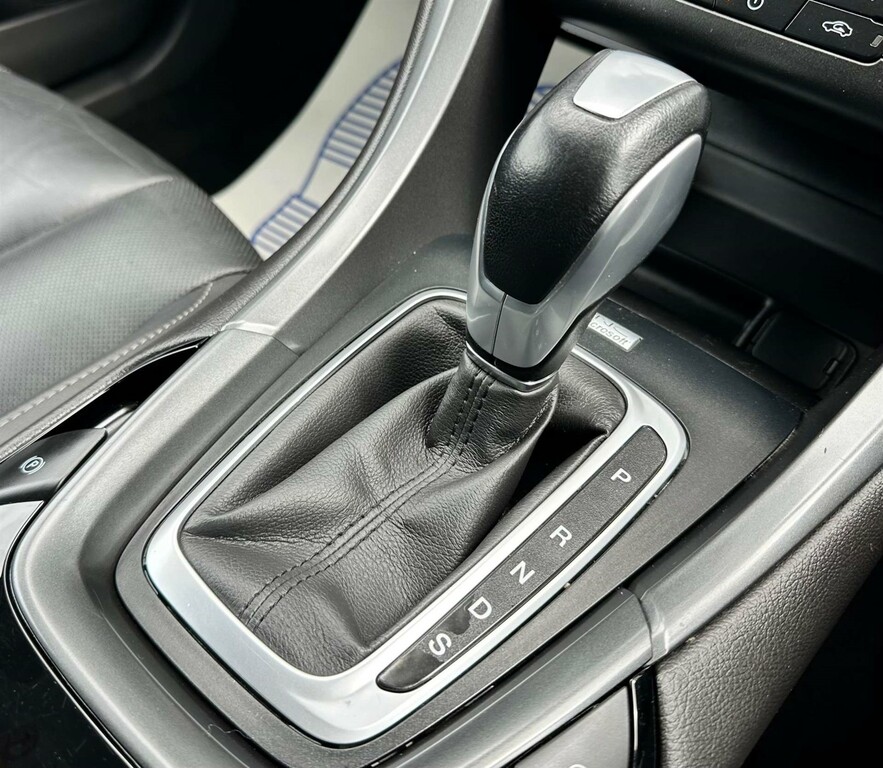 Ford Mondeo Hatchback Blue #18