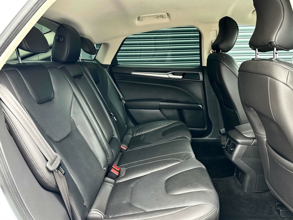 Ford Mondeo Hatchback Blue #33