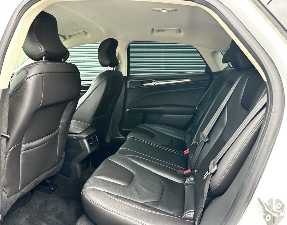 Ford Mondeo Hatchback Blue #45
