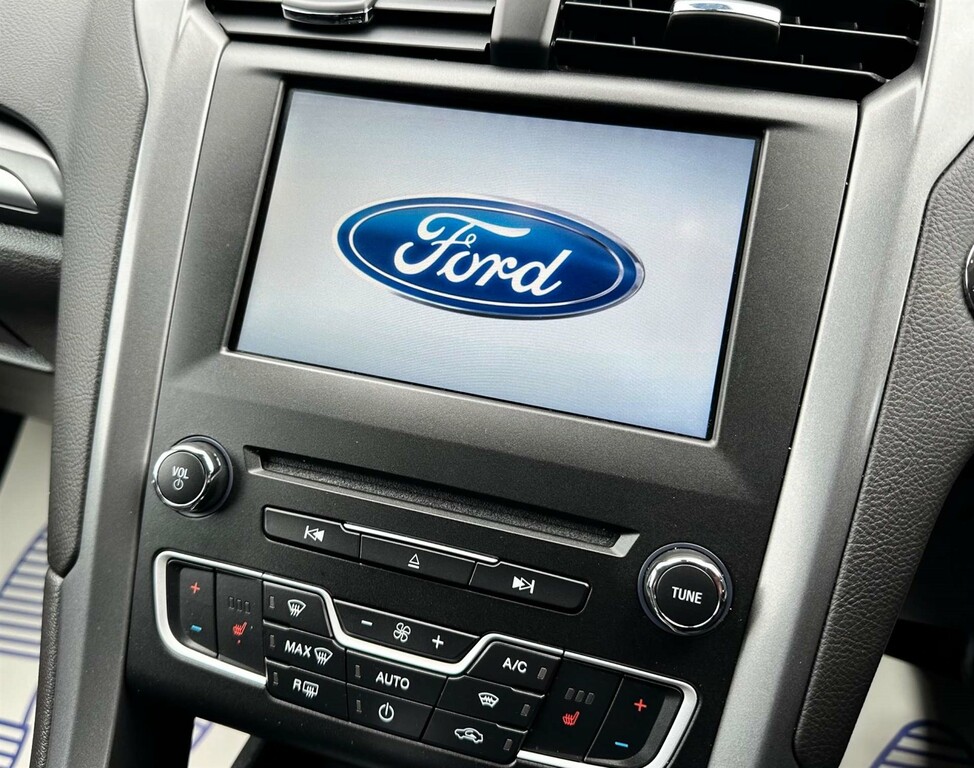 Ford Mondeo Hatchback Blue #15