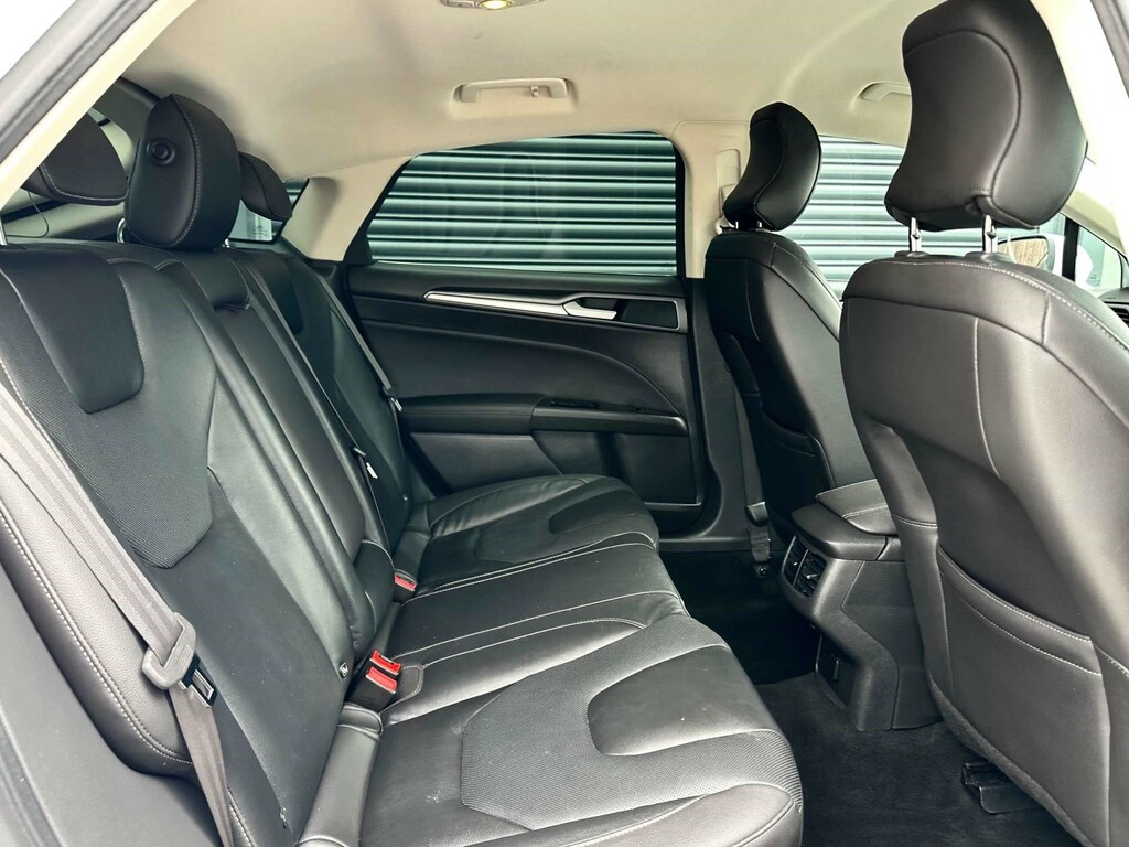 Ford Mondeo Hatchback Blue #31